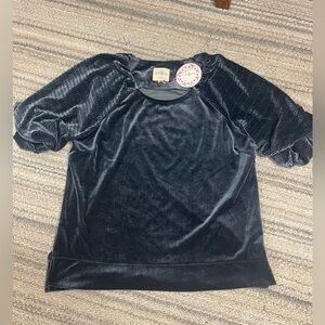 Umgee NWT Midnight Blue Small/Medium Woken’s Velvet Top